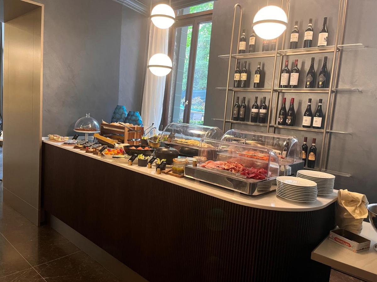 Radisson Collection Hotel, Palazzo Nani البندقية المظهر الخارجي الصورة The buffet at the lounge