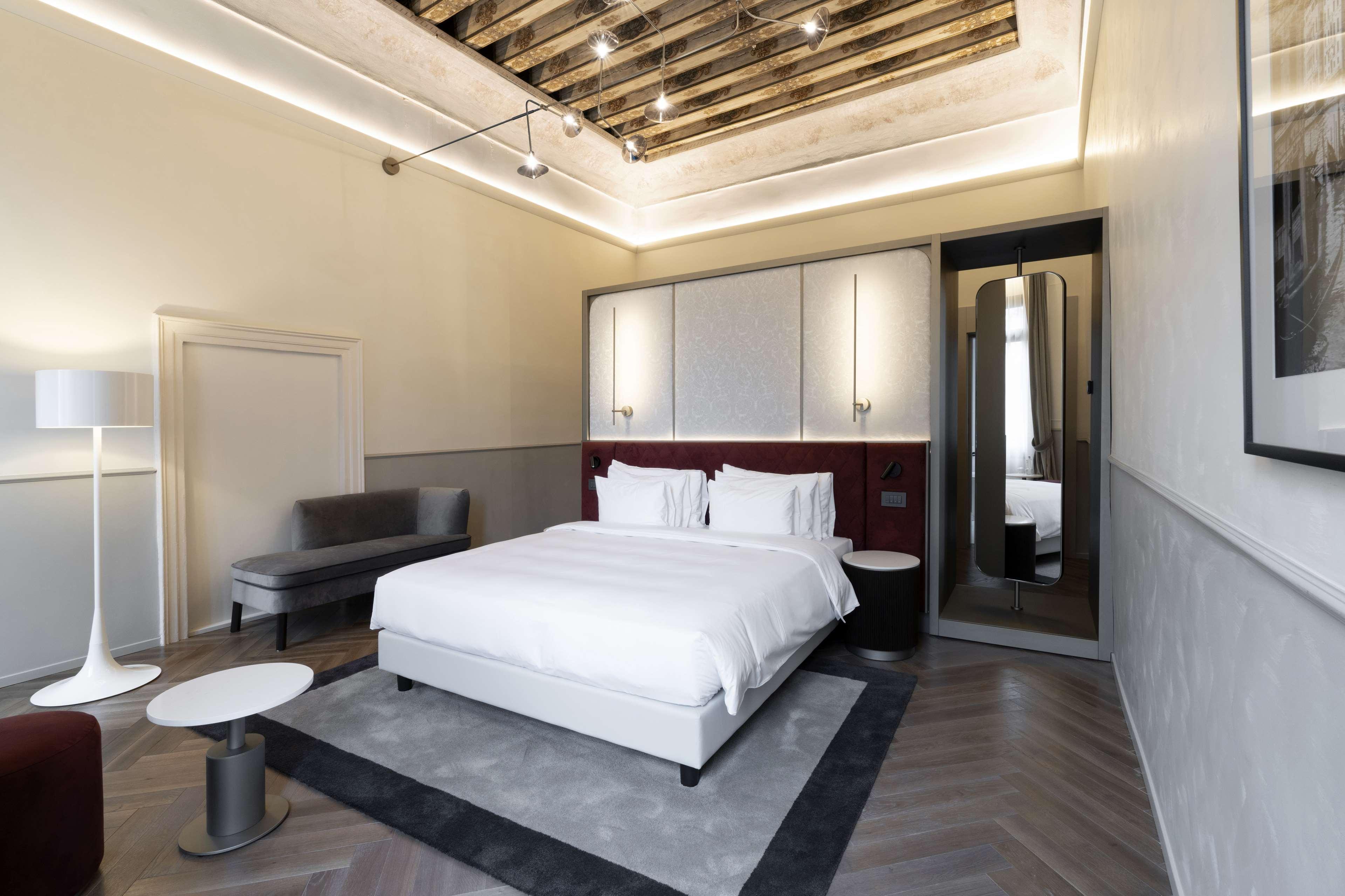Radisson Collection Hotel, Palazzo Nani البندقية المظهر الخارجي الصورة A bedroom at the hotel