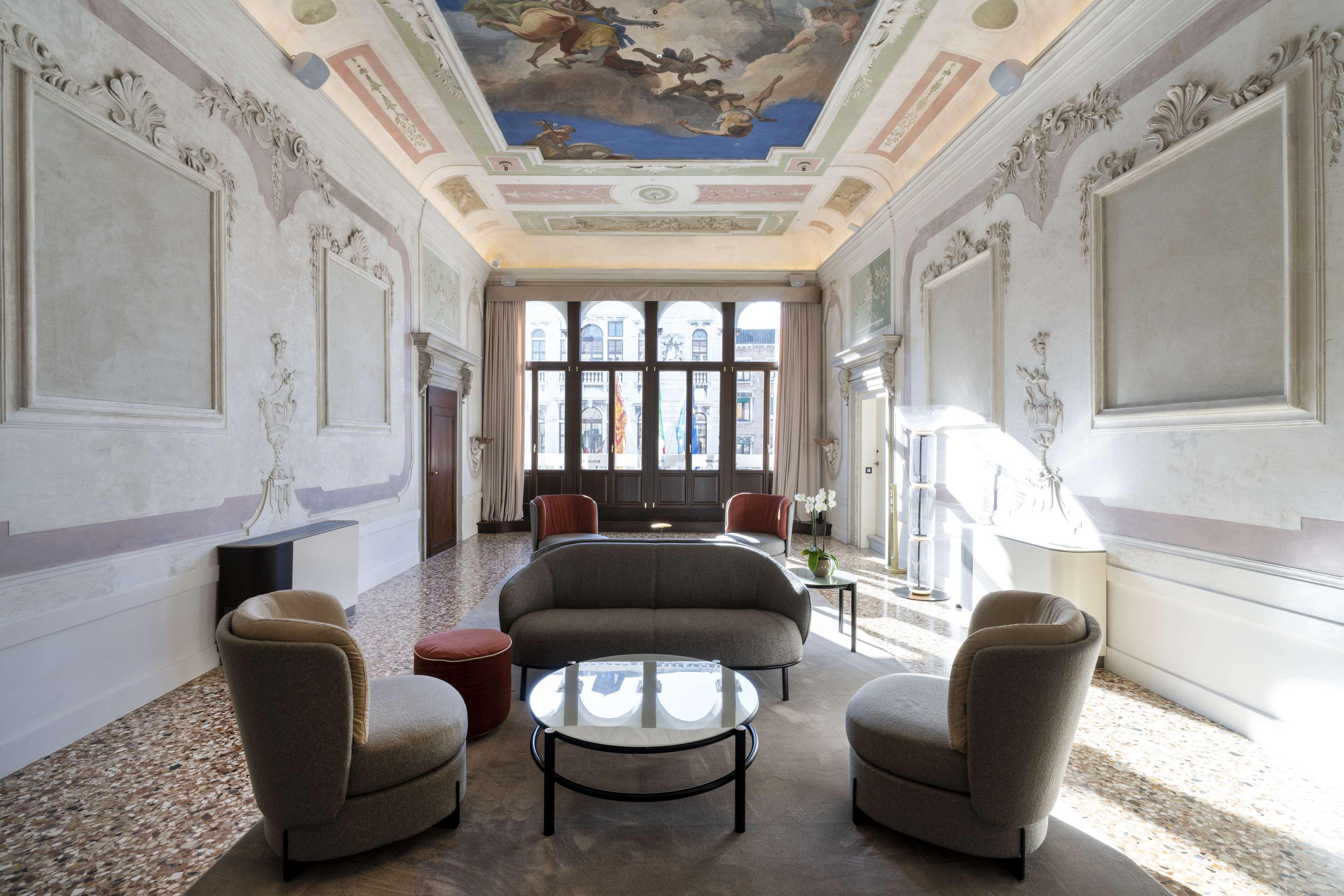 Radisson Collection Hotel, Palazzo Nani البندقية المظهر الخارجي الصورة The lobby of the hotel
