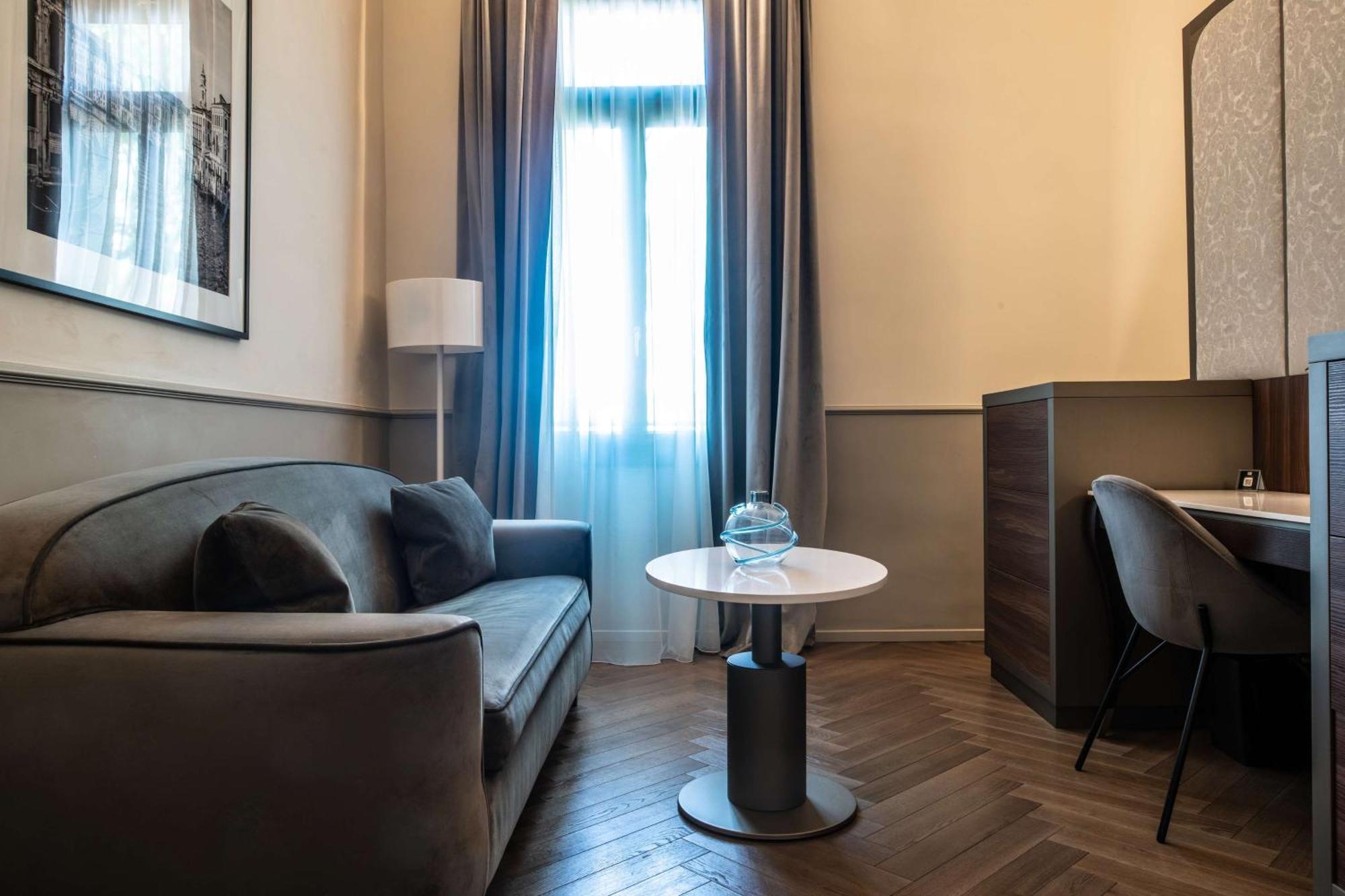 Radisson Collection Hotel, Palazzo Nani البندقية المظهر الخارجي الصورة A room at the hotel