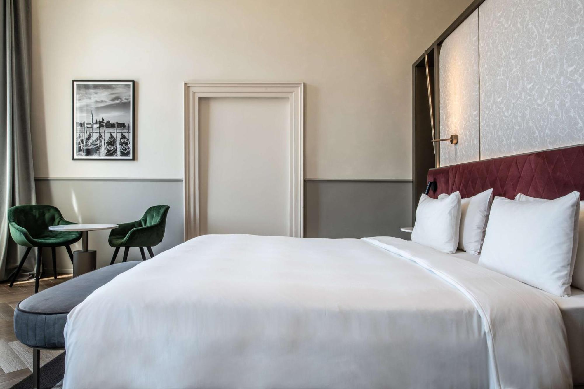 Radisson Collection Hotel, Palazzo Nani البندقية المظهر الخارجي الصورة A bedroom at the hotel