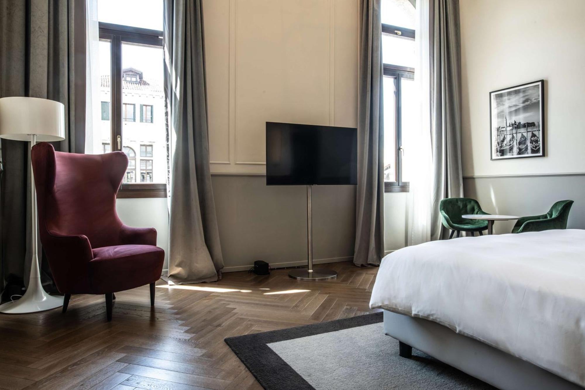 Radisson Collection Hotel, Palazzo Nani البندقية المظهر الخارجي الصورة A room at the hotel