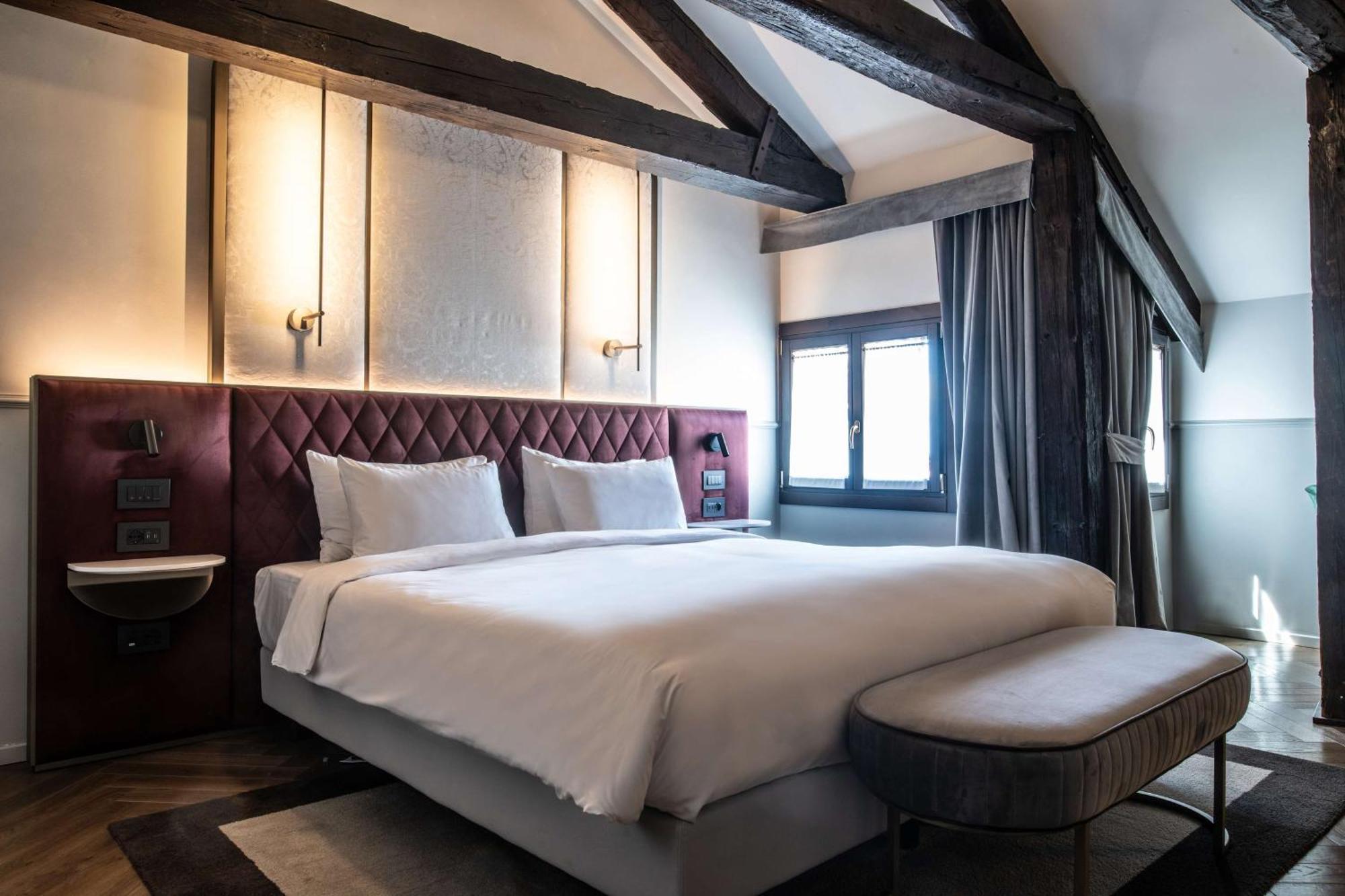 Radisson Collection Hotel, Palazzo Nani البندقية المظهر الخارجي الصورة A bedroom at the hotel