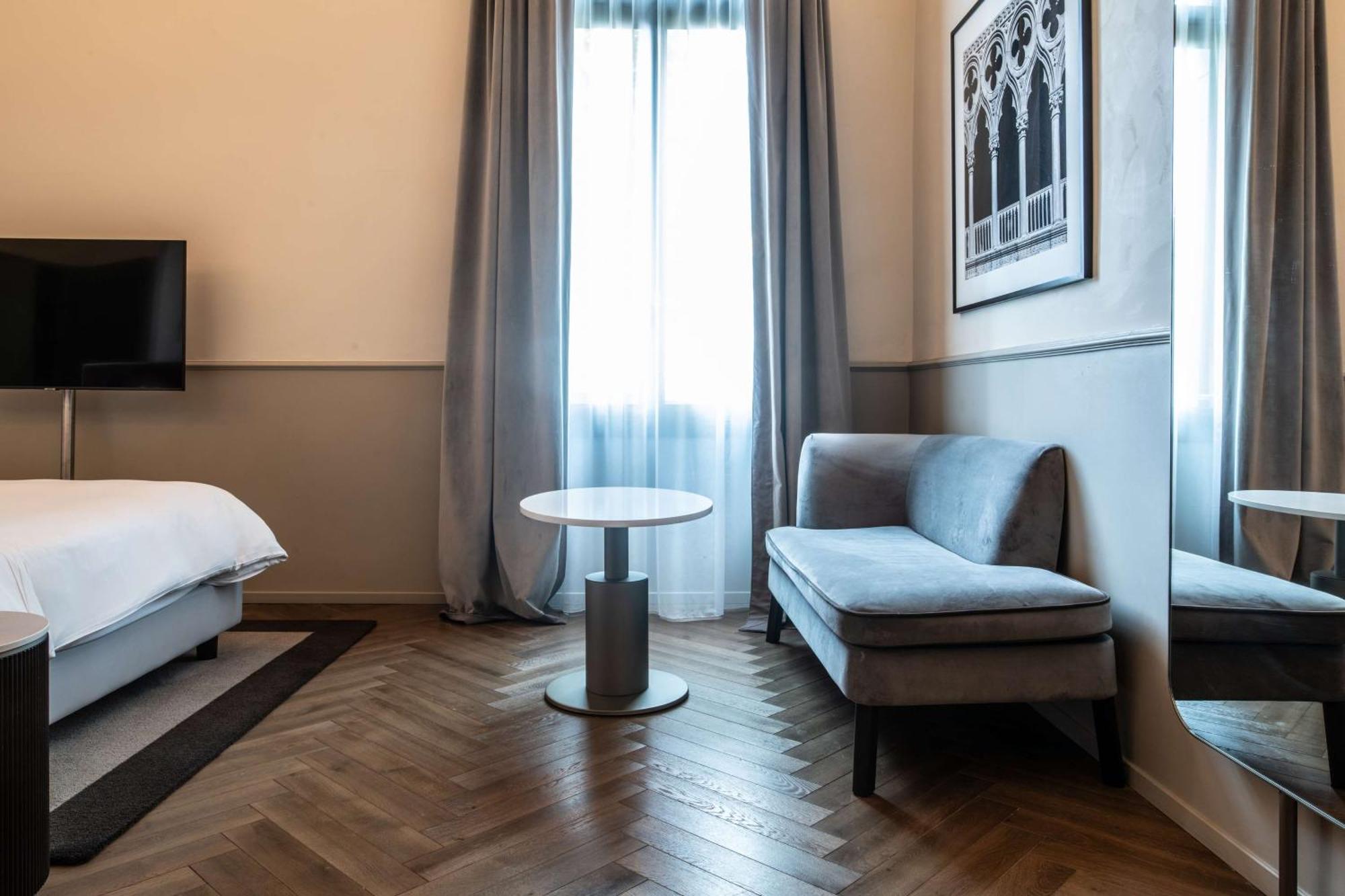 Radisson Collection Hotel, Palazzo Nani البندقية المظهر الخارجي الصورة A room at the hotel