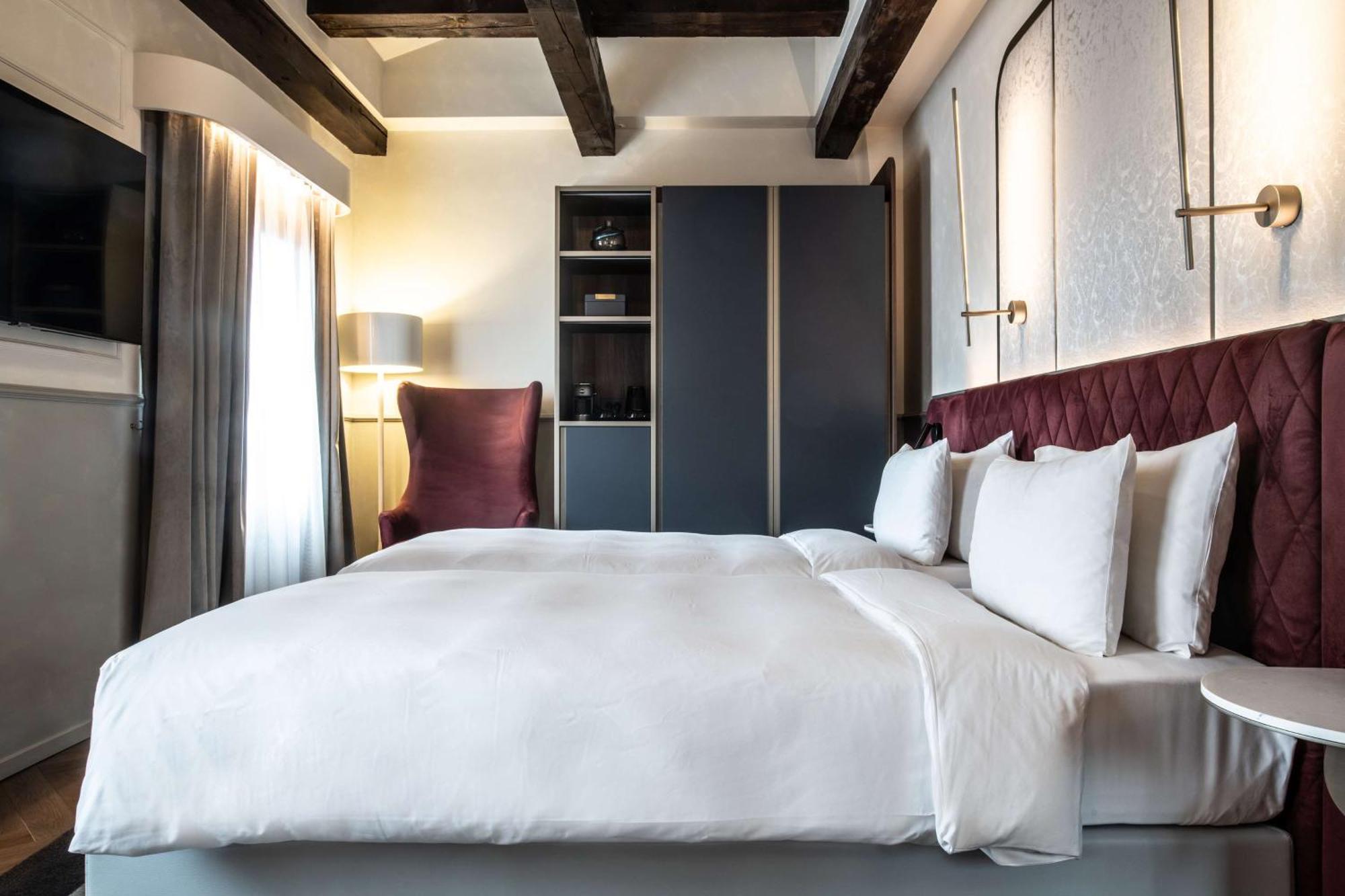 Radisson Collection Hotel, Palazzo Nani البندقية المظهر الخارجي الصورة A bedroom at the hotel