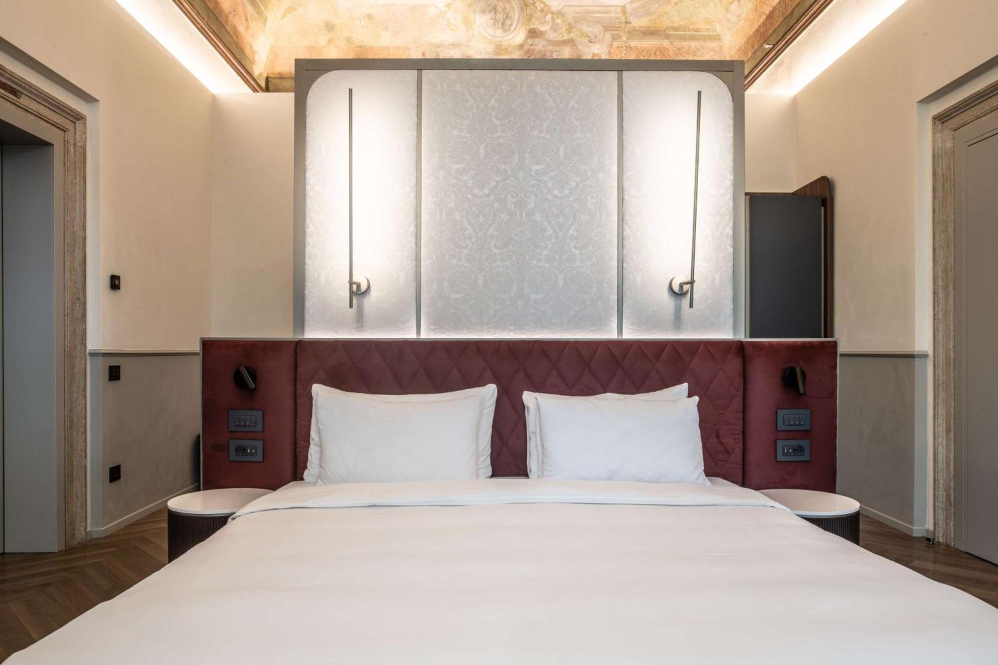Radisson Collection Hotel, Palazzo Nani البندقية المظهر الخارجي الصورة A bedroom at the hotel