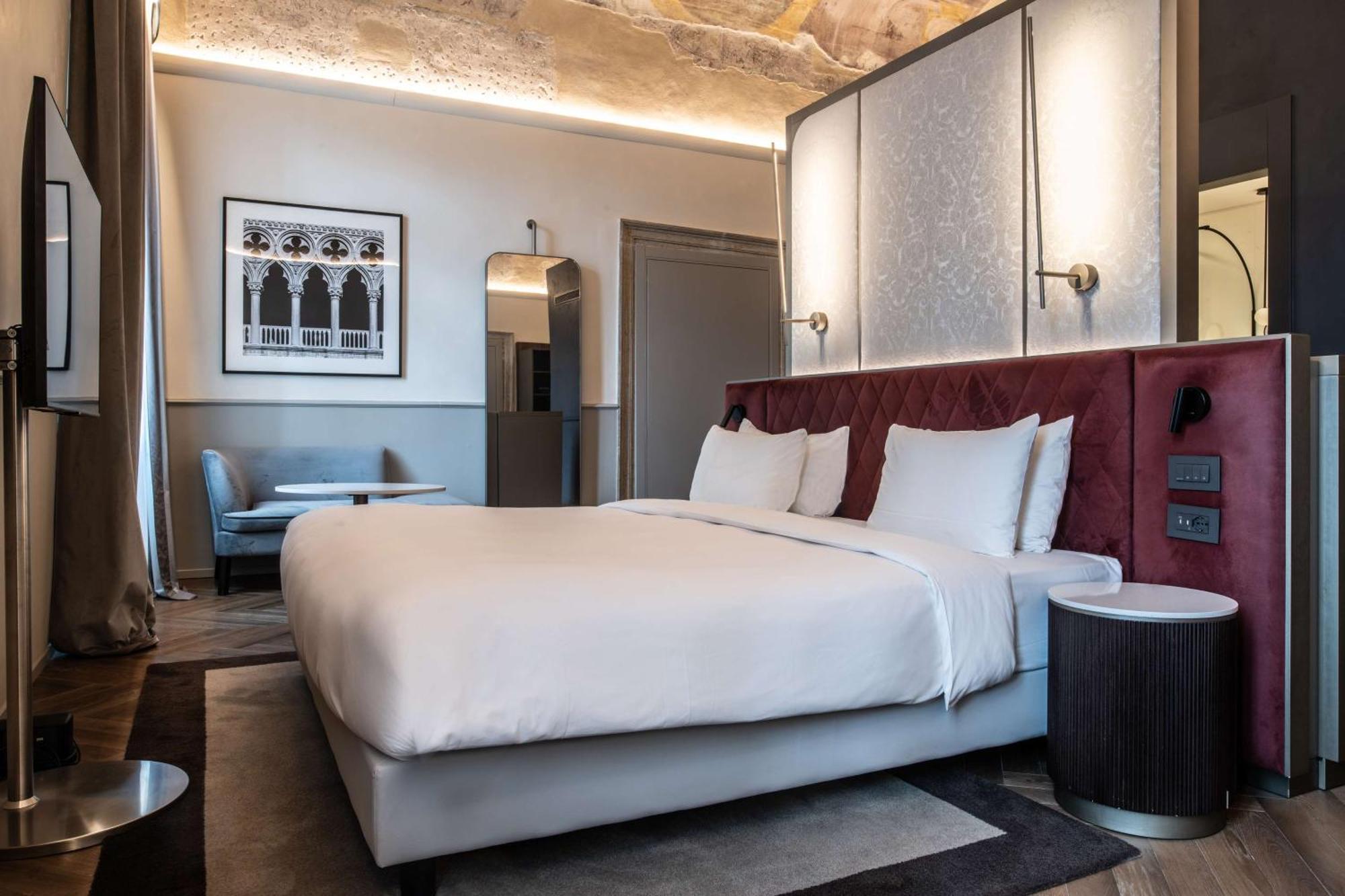 Radisson Collection Hotel, Palazzo Nani البندقية المظهر الخارجي الصورة A bedroom at the hotel